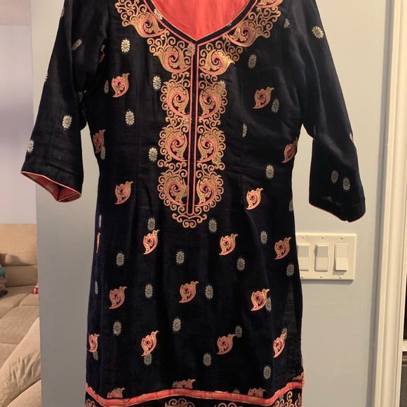 Cotton Embroidered Indian Outfit; comes with plain Salwaar & matching dupatta - Picture 1 of 1